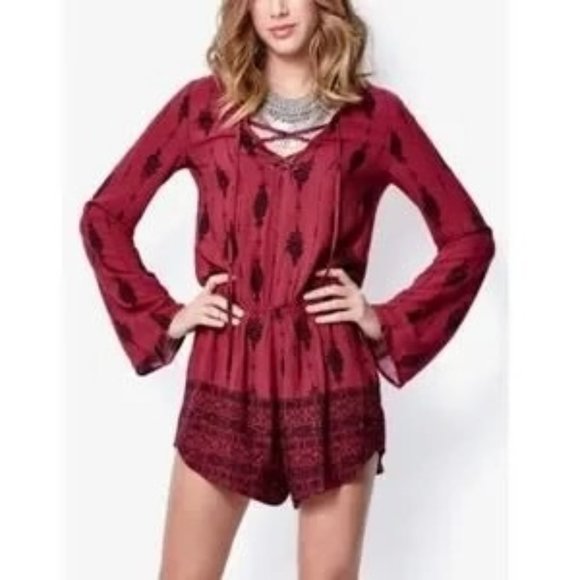 Kendall + Kylie Woman's Sz S Red and‎ Black Geometric Printed Long Sleeve Romper - Picture 1 of 9